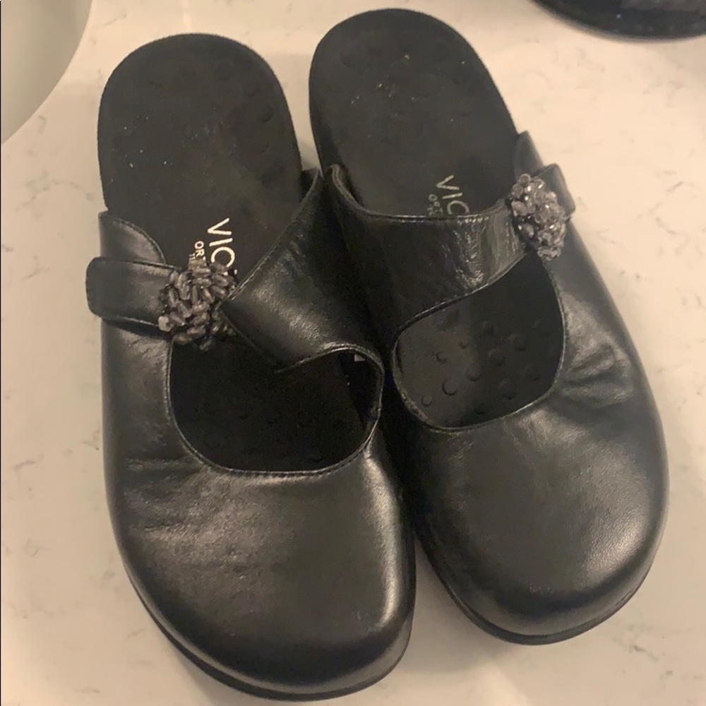 Vionic slides